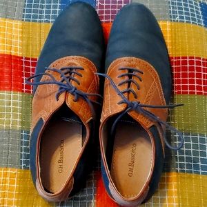 Men's Oxford dress shoes